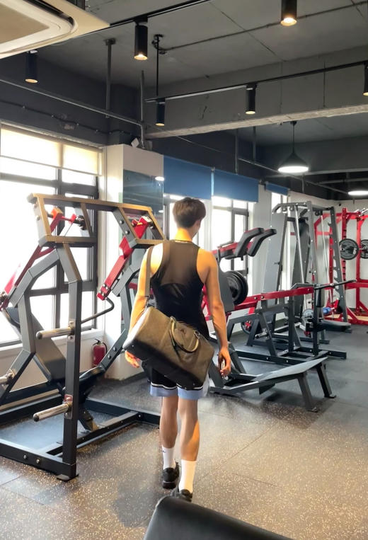 .毒家  越南回货！Jordan 乔丹飞人PU 单肩健身包 可手提！斜挎！容量25L！ 男女同款情侣款 黑色！！ 尺寸：47X20.3X26.7CM 商品图3