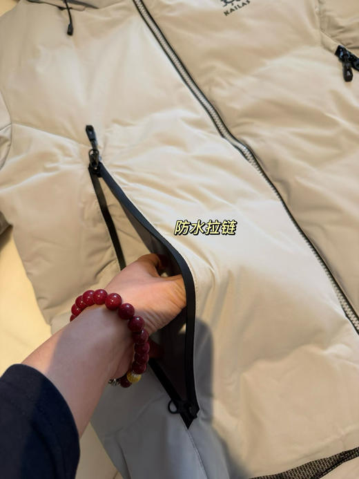 原单正品凯乐石达古连帽鹅绒羽绒服 小码女生可以穿 
鹅绒清仓了哈  黑色只有S了   灰色 码数齐
700蓬鹅绒填充，轻盈保暖，面料又防水防脏，特别好打理！
断码亏本特价 商品图10