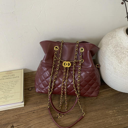 【时尚菱格❗️小香风托特包】精致好看久背不过时，大容量日常很够用，舒适肩带优质材质，多色可选彰显个性魅力，容量水桶包2025新款时尚通勤单肩腋下包QQ 商品图3