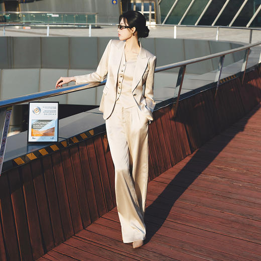 法小曼*子珍/轻奢金丝肌理感西装马甲百褶裙精致三件套女 商品图2