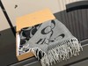 F011322冬季气质单品精典满印老花字母披肩流苏围巾 商品缩略图9