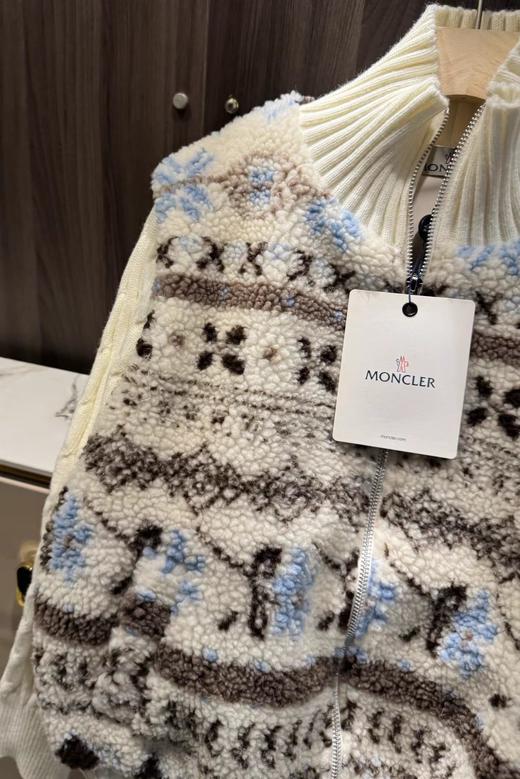 F011335费尔岛针织拼接羊羔毛的假两件式立领拉链款外套 商品图10