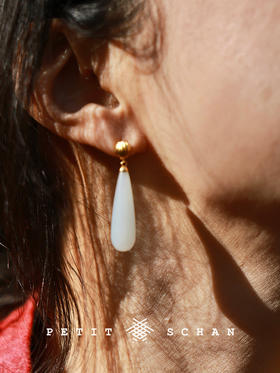 PETIT SCHAN小闪 JEW#032 Still waters run deep 智者乐水 顶俄巴莎一级白和田玉18K金水滴形耳环