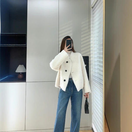 100%全羊毛外套！2026新款小V领廓形韩系宽松羊羔毛气质毛绒绒外套！ 商品图4