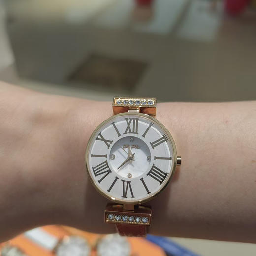 follifollie手表真皮罗马刻度闪亮圈口复古经典系列石英生活防水女表表盘直径22mm 商品图3