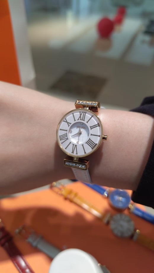 follifollie手表真皮罗马刻度闪亮圈口复古经典系列石英生活防水女表表盘直径22mm 商品图4