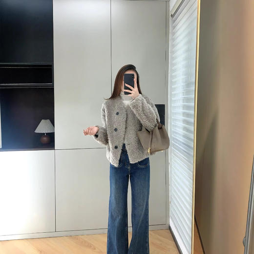 100%全羊毛外套！2026新款小V领廓形韩系宽松羊羔毛气质毛绒绒外套！ 商品图2