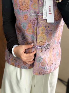 爆品品质有保障 新年必备 新中式提花包金夹棉马甲传统元素与现代时尚完美融合