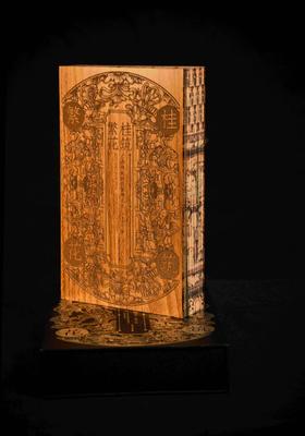 《桂筑繁花》繁花映窗·木纹雕刻版【定制雕版封面+三边书口喷绘+作者签名钤印】(限量1000册，仅售800套送定制函盒)