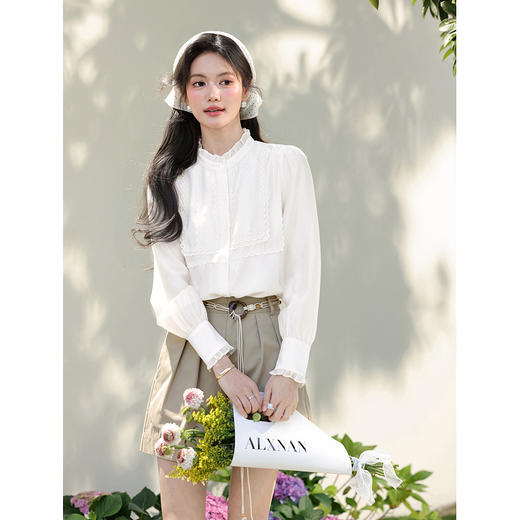 鹿向南「清韵芳姿」杏色半高领衬衫女春季减龄洋气内搭长袖款上衣 商品图0