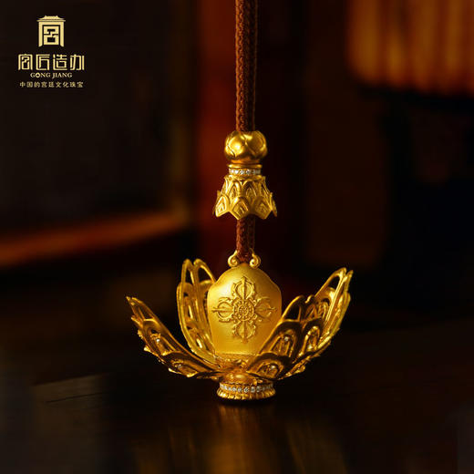 宫匠造办 花开见佛足金镶钻吊坠 商品图3