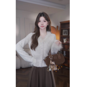 鹿向南「雨中栀子」秋冬新款韩系简约毛衣女气质慵懒收腰针织上衣