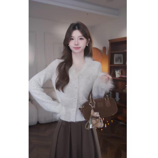 鹿向南「雨中栀子」秋冬新款韩系简约毛衣女气质慵懒收腰针织上衣 商品图0