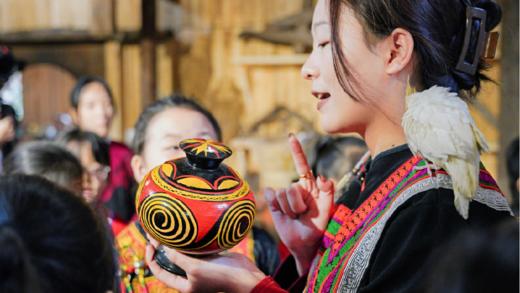 已成团1.17崇州【探秘彝族文化】民族服装体验名族文化，穿越丛林栈道，非遗漆器绘画，民族特色长桌宴，篝火晚会，载歌载舞解锁千年文明！ 商品图12