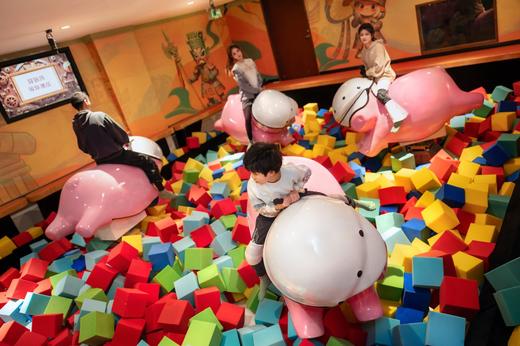 即买即用！综艺同款鲁班奇幻乐园，10000平超大室内空间，王牌特工石械阵，智慧闯关云梯阵，20+高能主题空间，超绝独特玩法，脑力和体力的双重考验。 商品图1