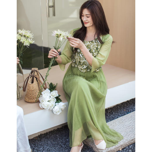 【林栖设计小店】【林栖推荐】（现货）2026春季新品绣花复古显瘦连衣裙N1961376 商品图5