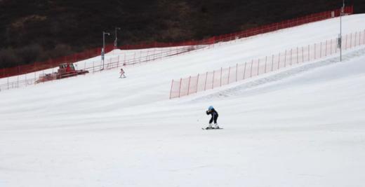 下单立减8元！即买即用，松潘奇峡沟玩雪季，全天滑雪套餐、娱雪套餐，雪地摩托，雪地坦克，越野车，冲锋舟+雪上香蕉船不限时畅玩。 商品图3