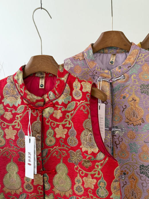 【3-7天发货】新中式夹棉马甲 ， 高级感十足的吉祥花纹，让人一眼沦陷的东方高级感。（2.4停运，3月初恢复） 商品图10