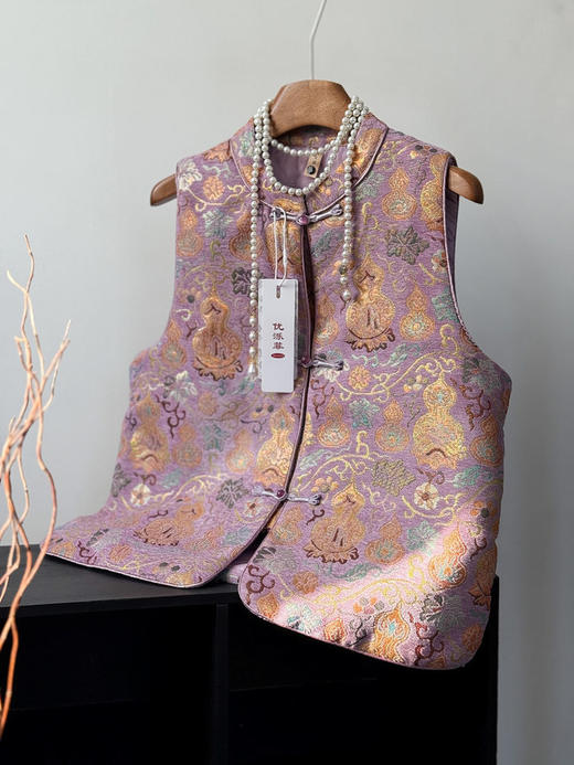 【3-7天发货】新中式夹棉马甲 ， 高级感十足的吉祥花纹，让人一眼沦陷的东方高级感。（2.4停运，3月初恢复） 商品图3