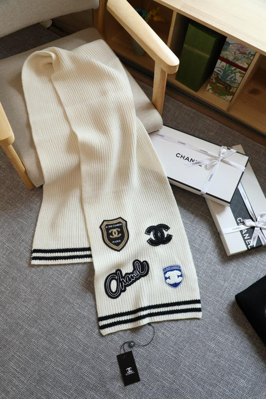 秋冬特惠💰190 香奈儿围巾 小香印章针织围巾 精致的各类徽章 商品图5