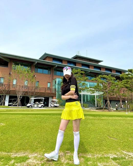 PG家早秋新款女士中袖立领POLO针织衫来了！显瘦遮肉，上身效果无敌，爱了！原厂纱线，手感舒适又透气排汗，不要跟普通棉纱线比价格！ 商品图1