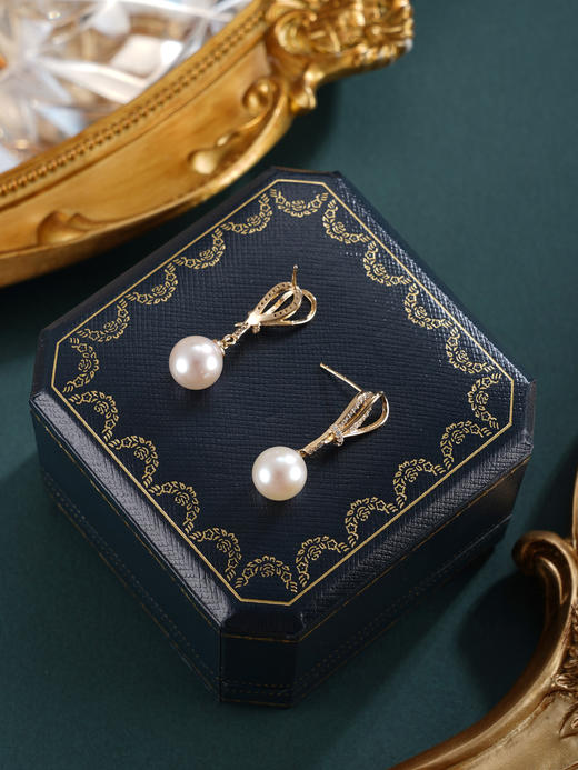 子佩集【‌风华结缘】银S925珍珠惜王妃耳钉【E4020】9.5mm珠镀金水滴吊球丝带2601 商品图4