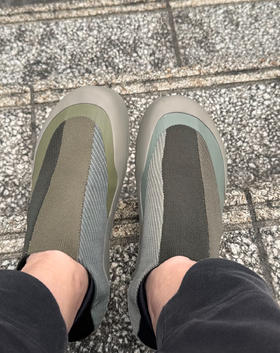 到手价1559元 异色款 左右脚不同 ‼️始祖鸟Kragg幽雾绿男士一脚蹬，超级帅气的配色，上脚超舒服 美国代购，无中文标签，介意慎拍