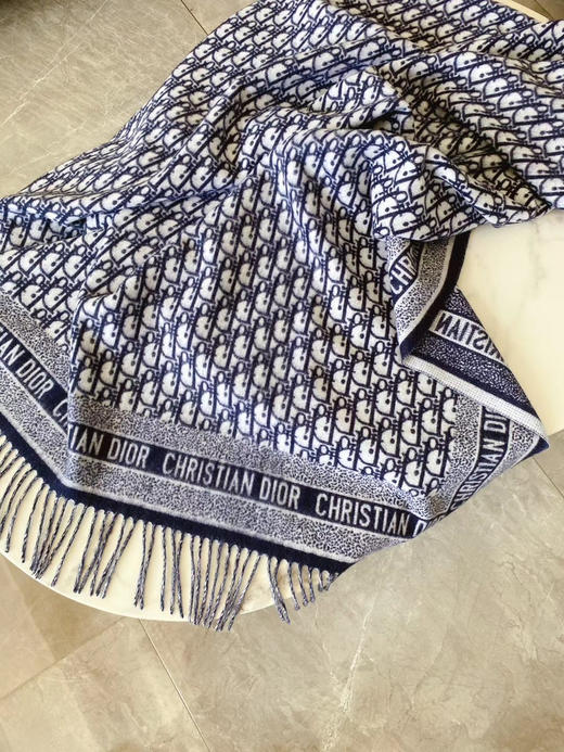 秋冬特惠💰180 迪家新款围巾披肩这款深蓝色围巾 商品图8