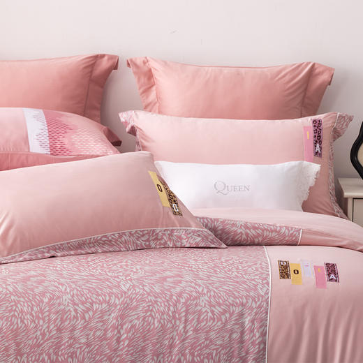 多喜爱 60S珍珠锦贡缎四件套 瑞亚尔Ⅰ/趣派风尚【A面韩国进口缎纹】【B面60S新疆长绒棉】【精美刺绣】【三方宽边】【专利床单】【礼盒包装】 商品图5