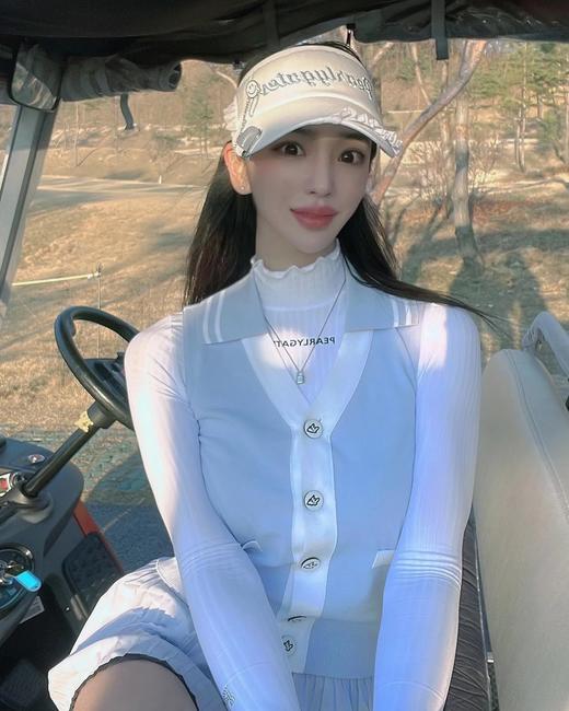 PG家春夏新款女士薄款针织外穿背心，好多宝子估计有疑惑怎么夏天出针织小背心，是薄款是薄款～真的不会热 上身也是透气的 实物摸着比看上去要轻薄很多 华夫格立体针织 机洗不变形，不起球！ 商品图0