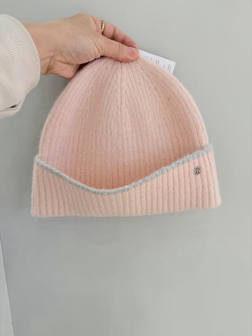 到手价499元 Lulu女士羊毛冷帽 带有金属logo标 质感非标好 保暖 厚度刚好 三个颜色都非常百搭 显白 摸起来非常软糯 美国代购，无中文标签，介意慎拍 商品图9