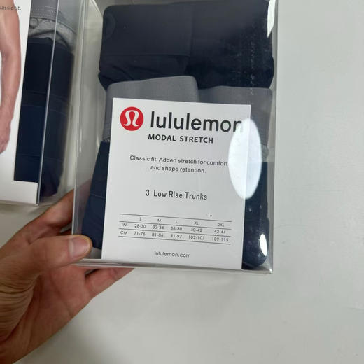 原单正品露露乐檬，男士内裤，一盒3条装
固定搭配，藏青/黑色/灰色 

尺码s-xxl
原价540一盒三条。 商品图1