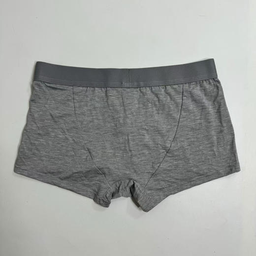 原单正品露露乐檬，男士内裤，一盒3条装
固定搭配，藏青/黑色/灰色 

尺码s-xxl
原价540一盒三条。 商品图6