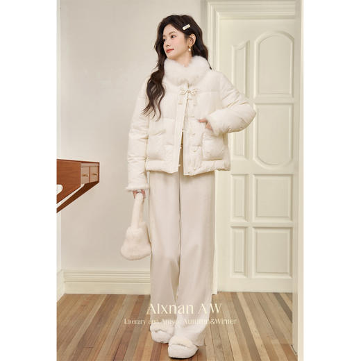 鹿向南「山茶白羽」米杏色短款毛领羽绒服女2025冬季新款保暖外套 商品图1