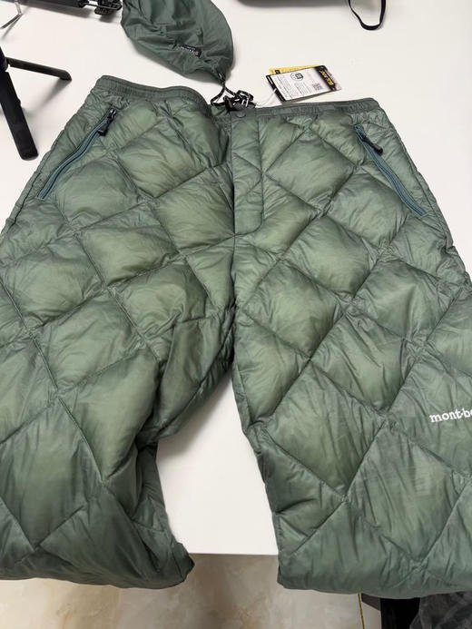 天猫1600，正品蒙贝欧鹅绒羽绒裤，
竟如此惊艳，神奇！！第一次体验！！！
超轻量化，800蓬云朵包裹，怕冷你就来
裤脚抽绳可收紧，两侧拉链口袋，
两个色，尺码S-XL 商品图13