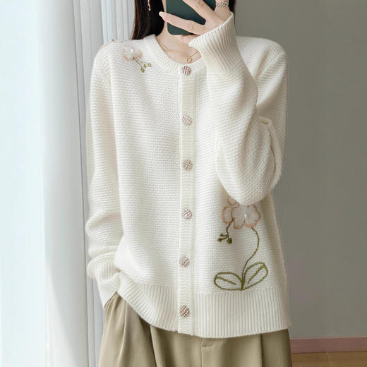 「高货yt」全新升级【铂金会员330/天猫449/差价119】(13534)洛诗琳加厚纯羊毛开衫2026新款圆领单排扣重工绣花针织外套 商品图0