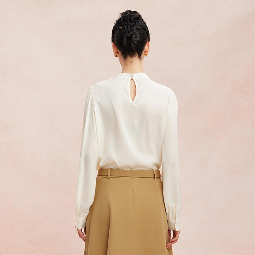 RE252斯尔丽26新款光泽感高级感可脱卸手盘花长袖职业通勤优雅纯色衬衫 商品图6