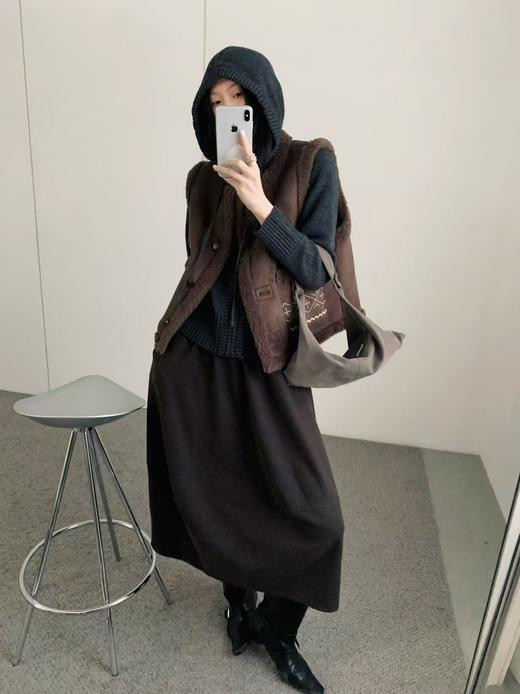 [特价]韩系刺绣圆领羊毛皮毛一体马甲 深棕色/红棕色 2509061 商品图0