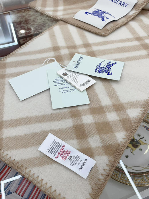 秋冬特惠💰150 巴宝莉围巾 低调的奢侈感 柔美精英高手级别的时髦感围巾 商品图4