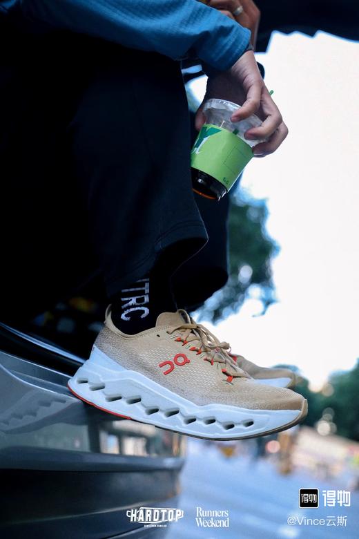 On跑 Cloudmonster Void CNY马年限定 舒适贴合透气跑步鞋 新年特惠 Z-15798 商品图4