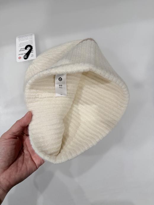 到手价499元 Lulu女士羊毛冷帽 带有金属logo标 质感非标好 保暖 厚度刚好 三个颜色都非常百搭 显白 摸起来非常软糯 美国代购，无中文标签，介意慎拍 商品图6