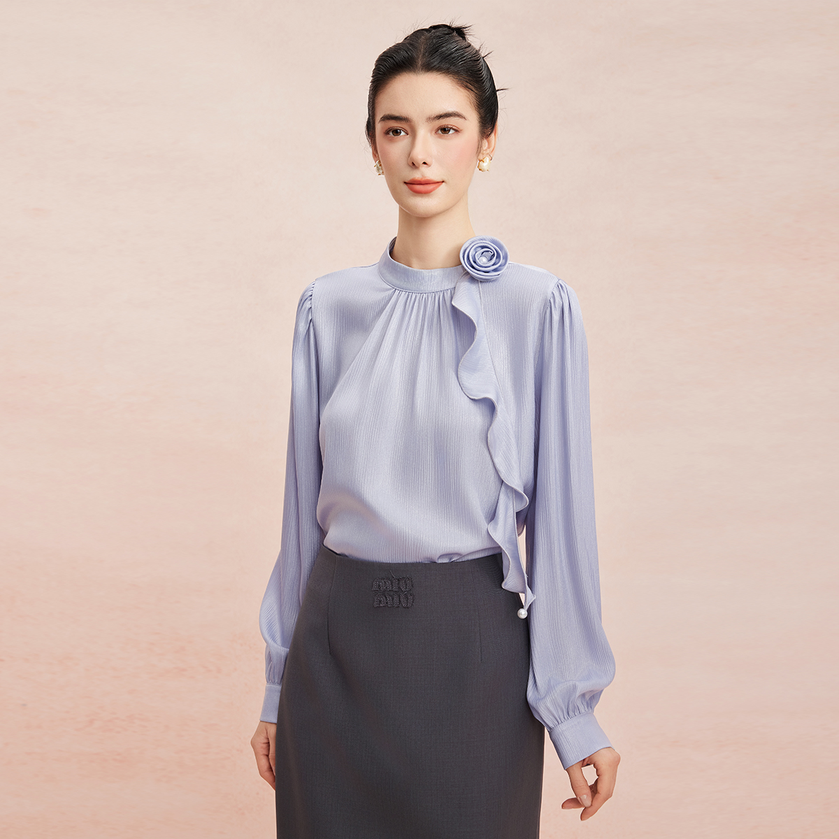 RE252斯尔丽26新款光泽感高级感可脱卸手盘花长袖职业通勤优雅纯色衬衫