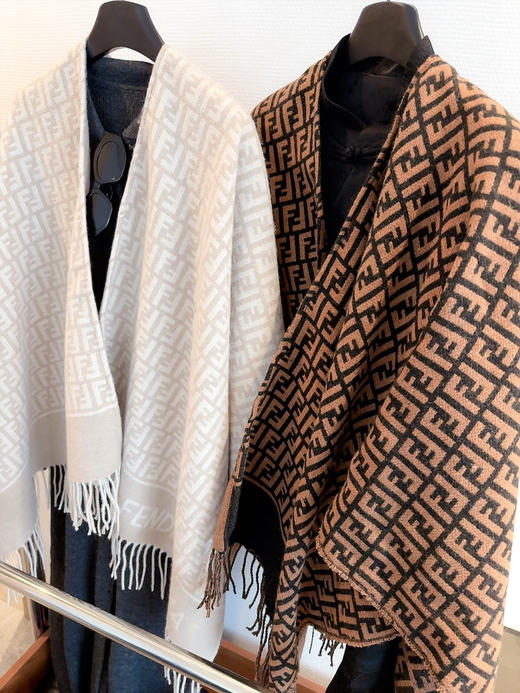 秋冬特惠💰260 芬迪围巾 男女同款 罗马组合斗篷 商品图8