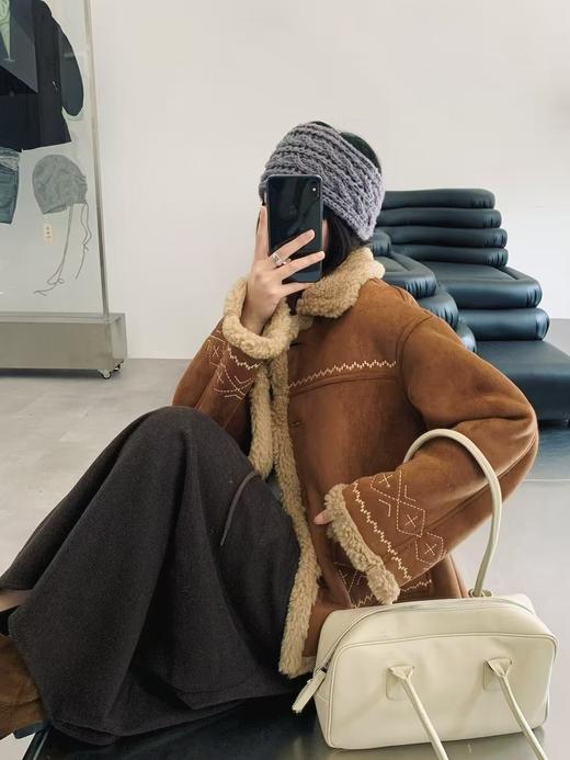 [特价]韩系刺绣翻领外套 羊毛皮毛一体保暖外套  红棕色/深棕色 2509036 商品图0