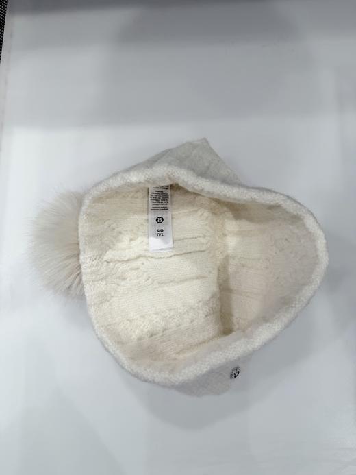 到手价499元 Lulu女士羊驼毛毛球帽 质感非标好 摸起来非常软糯  搭配可爱毛球 戴上去少女感十足美国代购，无中文标签，介意慎拍 商品图5