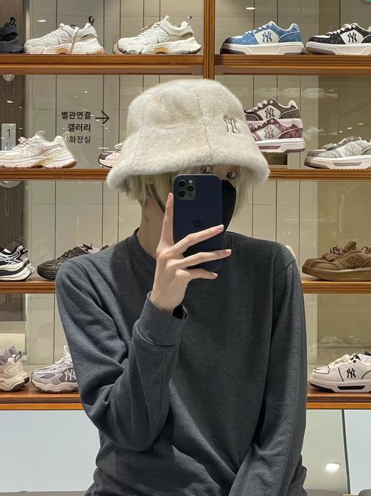一店k （元厂货！）化身软软糯糯的女鹅@！真的很喜欢冬天的软乎乎！手感简直太棒了👏毛茸茸无法拒绝 队标25年冬季新款仿水貂毛渔夫帽 商品图1