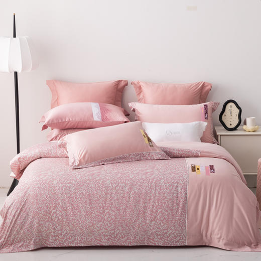 多喜爱 60S珍珠锦贡缎四件套 瑞亚尔Ⅰ/趣派风尚【A面韩国进口缎纹】【B面60S新疆长绒棉】【精美刺绣】【三方宽边】【专利床单】【礼盒包装】 商品图4