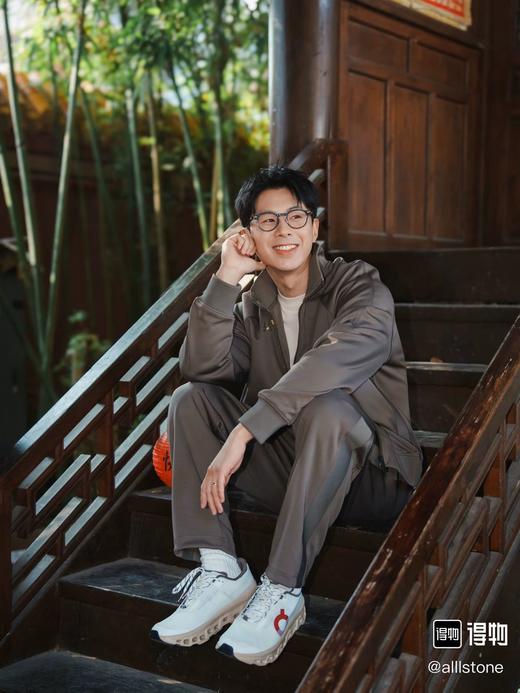 On跑 Cloudmonster Void CNY马年限定 舒适贴合透气跑步鞋 新年特惠 Z-15798 商品图6