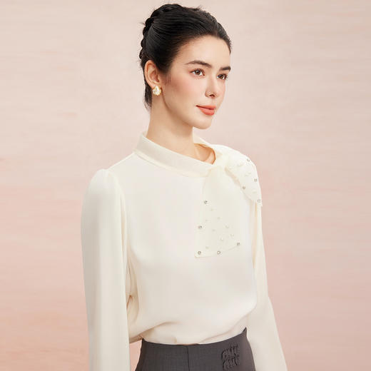 RE251斯尔丽26新款光泽感高级感蝴蝶结长袖职业通勤优雅纯色衬衫女 商品图2