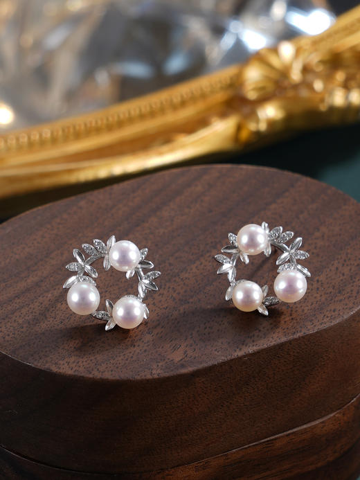 子佩集【幸运花环】银S925珍珠惜王妃耳钉【MLEH002】4.5mm珠三瓣花环2601 商品图3